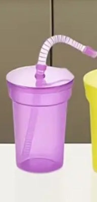 Kids 7oz plastic cups w/straw