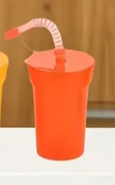 Kids 7oz plastic cups w/straw