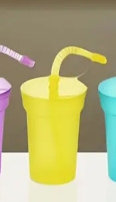Kids 7oz plastic cups w/straw